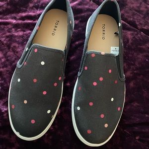Torrid slip on shoes sz 11 nwt